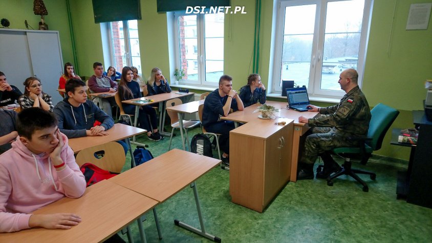 Kalisz Pomorski: Spotkanie klasy wojskowej z przeciwlotnikami