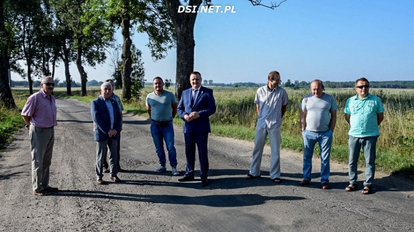 Przebudowa drogi powiatowej Czarne Małe – Łysin staje się faktem. Koszt to ponad 3,2 mln.