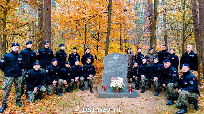 Złożyli wiązanki na grobie Kazimierza Przybysławskiego, kawalera orderu Virtuti Militari