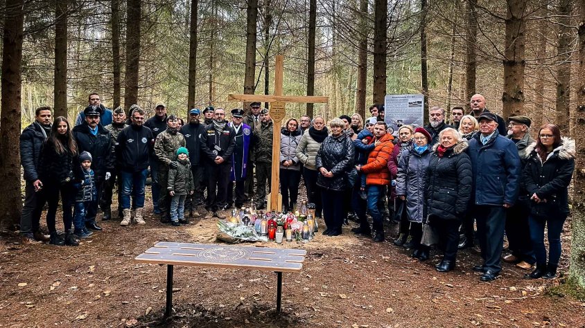 Tam zginął 29-letni pilot Antoni Wiciński. W sobotę w miejscu katastrofy odegrano Marsz Lotników