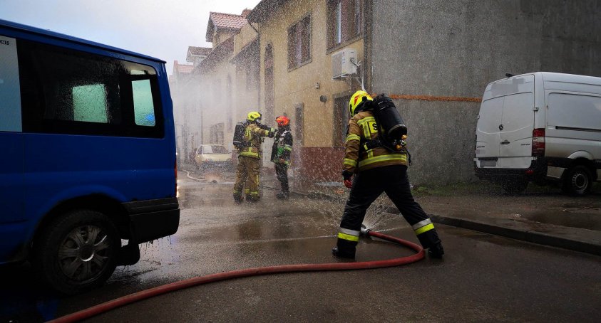 Bardzo niebezpiecznie zdarzenie na Gospodarczej w Złocieńcu. Strażacy tłumaczą dlaczego ewakuowano mieszkańców
