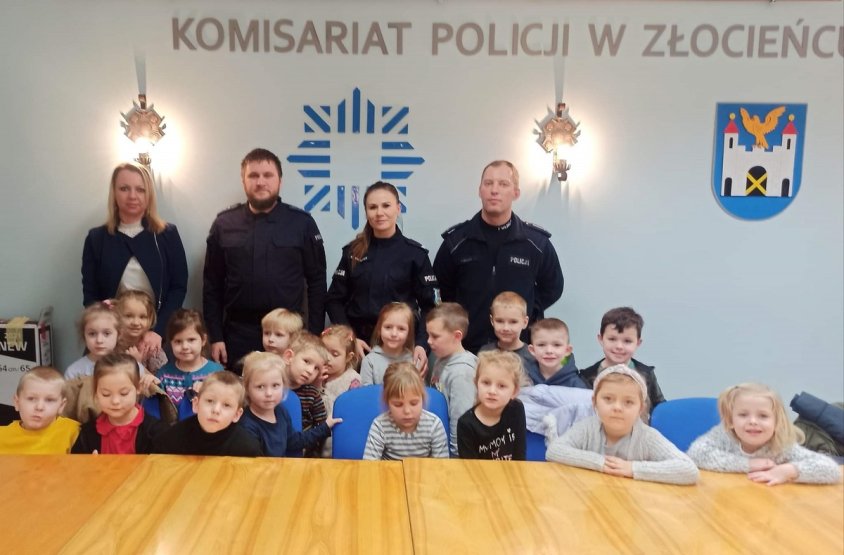 Policjanci zaprosili przedszkolaków na komisariat