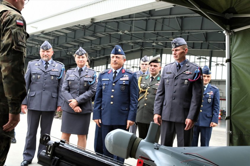 Przedstawiciele Sił Powietrznych Turcji w Bazie Bezzałogowych Statków Powietrznych w Mirosławcu