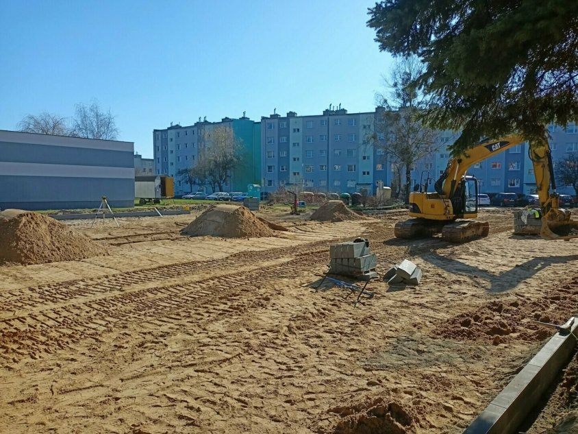 Złocieniec. Uwaga: Trwa budowa przy ul. Obrońców Westerplatte. Powstaną 43 miejsca parkingowe