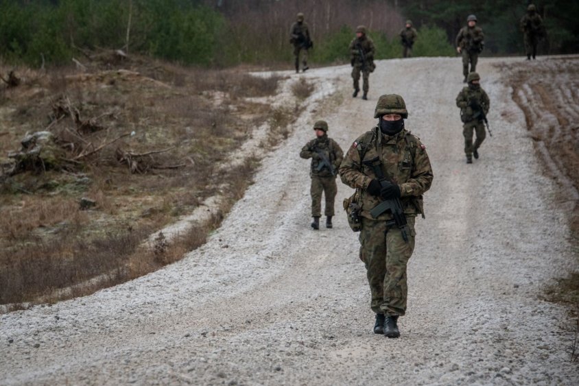 Na poligonie żołnierze „dwunastki” przygotowują się do zadania, które jeszcze Wojsko Polskie nie realizowało