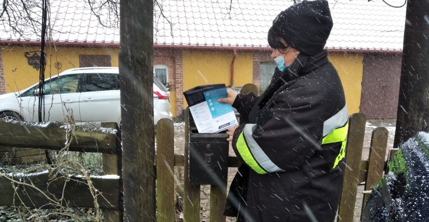 Strażacy ochotnicy zadbali o to, aby do mieszkańców małych miejscowości trafiły informacje o szczepieniach