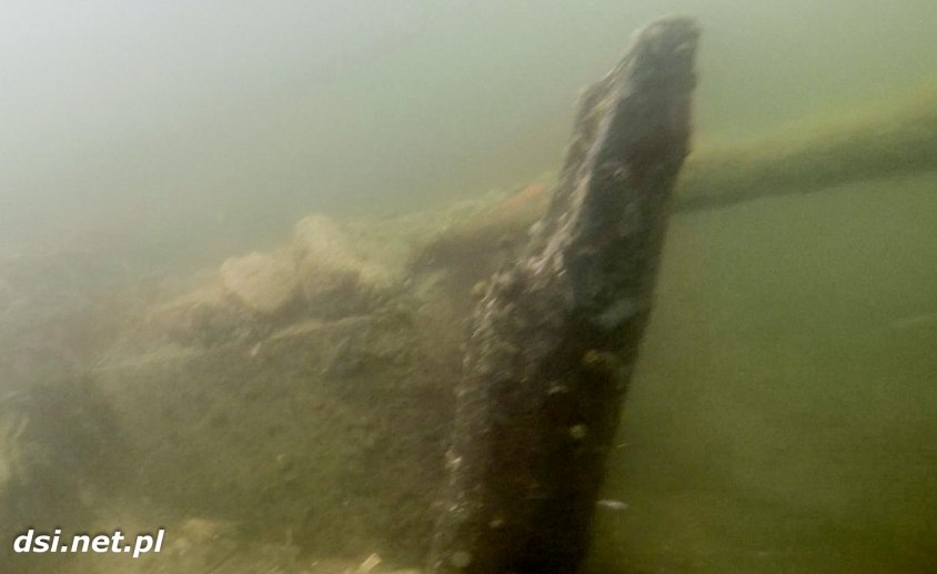 Znaleziono szczątki łodzi w zatoce manewrowej na jez. Drawsko