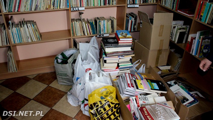 Książki od żołnierzy trafiły do biblioteki w Suliszewie