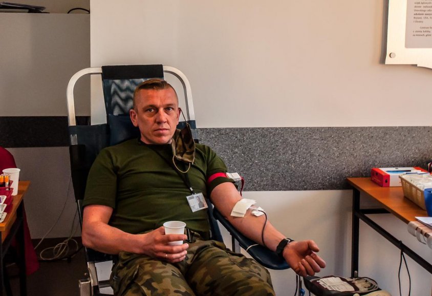 Potrzebna krew. Żołnierze i pracownicy wojska dają przykład i oddają swoją krew