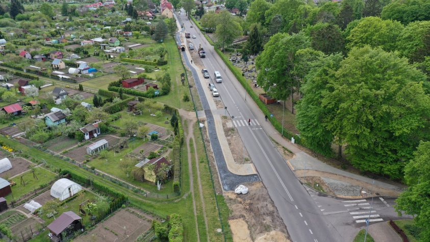 Właśnie kładą asfalt na ścieżce rowerowej w Drawsku