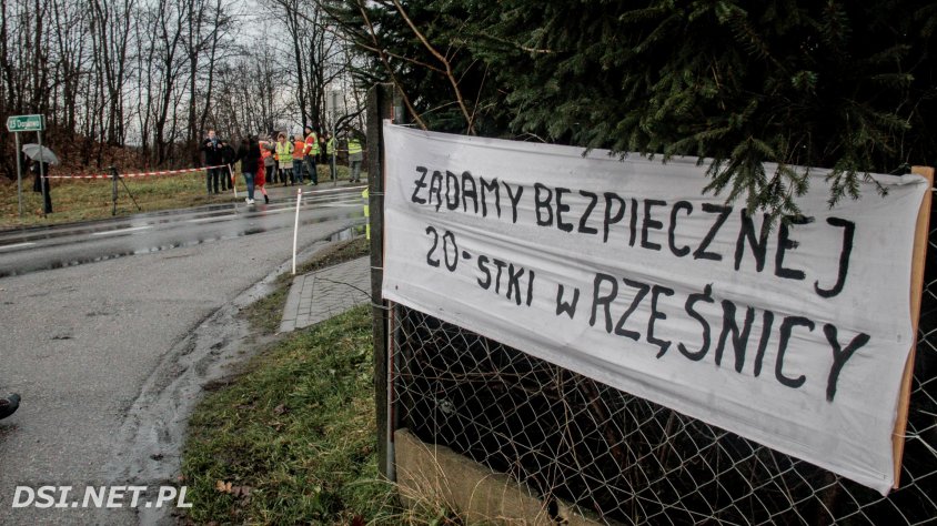 Przez godzinę mieszkańcy Rzęśnicy blokowali 20-tkę