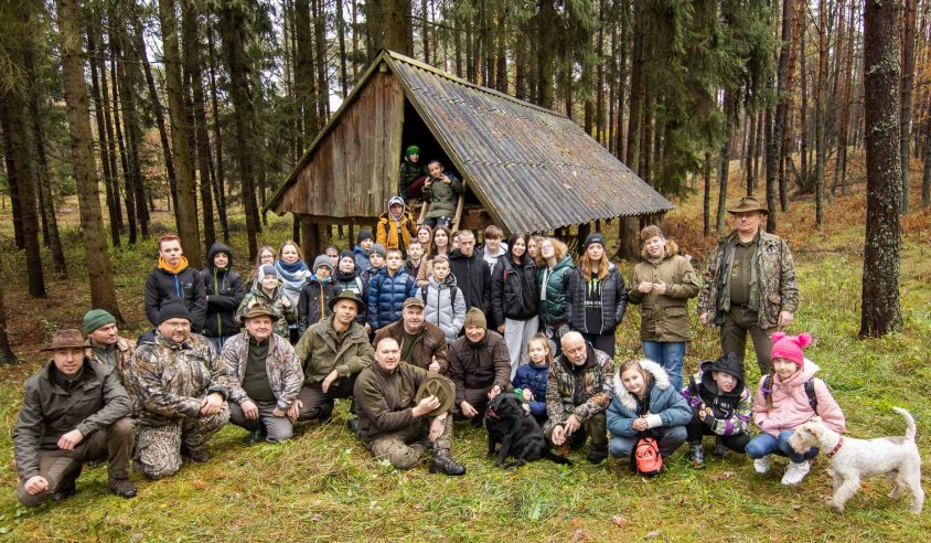 Koło Łowieckie Żbik-Budowo zaprosiło uczniów ze złocienieckiej podstawówki do lasu