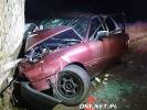 Wypadek: Rano auto uderzyło w drzewo
