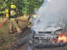 2021-09-12 Tak wygląda pożar samochodu. Zdjęcia na drodze pomiędzy Pławnem a Cichorzeczem (2)