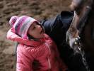Piękne zdjęcia podczas zajęć dzieci z końmi