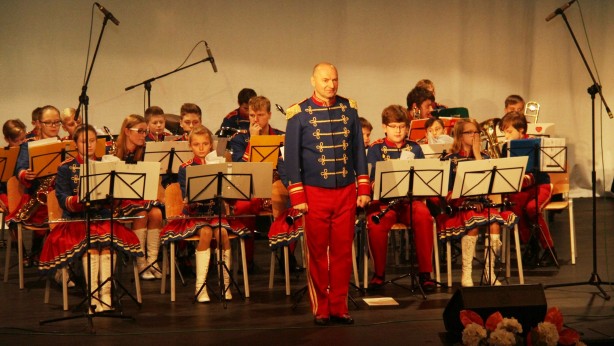 &quot;Viva Battuta!&quot; Młodzieżowa Orkiestra Dęta Drawsko Pom działająca przy Szkole Podstawowej nr 1 w Drawsku Pomorskim i prowadzona przez Tomasza Stawickiego. Fot. Adam Cygan
