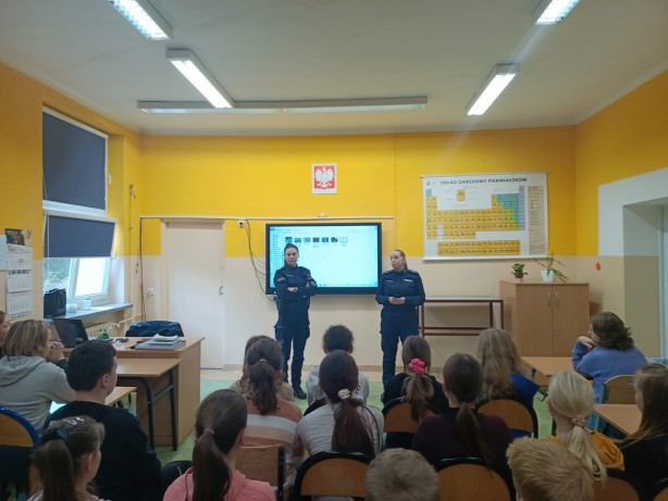 Szkoła w Złocieńcu: Policjanci mówili o cyberprzemocy i przemocy rówieśniczej