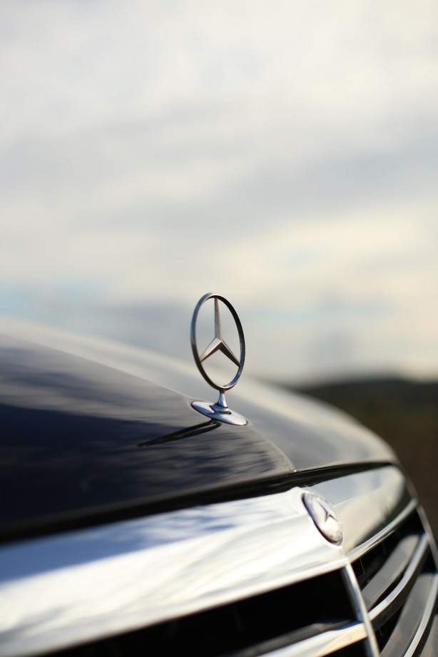 Mercedes 560SEC – dlaczego warto pozyskać to kultowe auto
