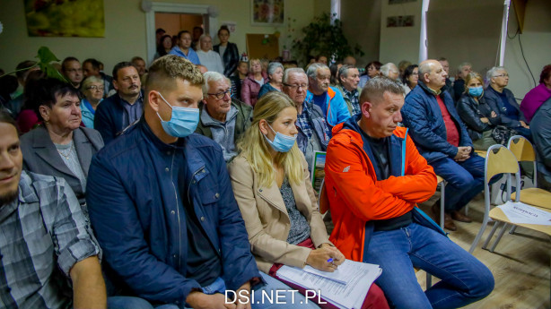 Mieszkańcy Lubieszewa i Stawna jasno wyrazili, że nie chcą budowy ogromnej farmy fotowoltaicznej. Będą walczyć
