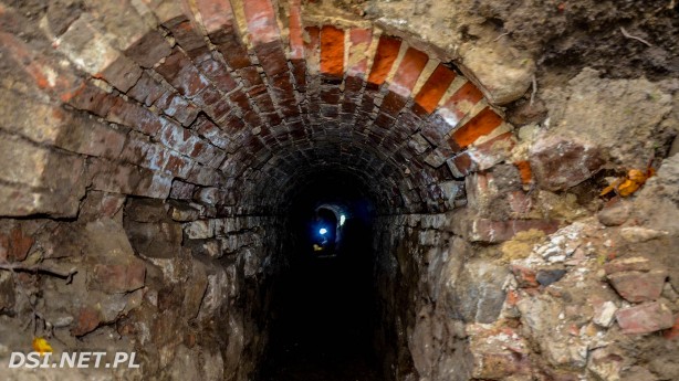 Zagadkowe tunele pod zamkiem w Siemczynie