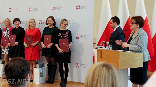 Agnieszka Włodarczyk, nauczyciel matematyki otrzymała nagrodę ministra ,,Nauczyciel–Innowator”