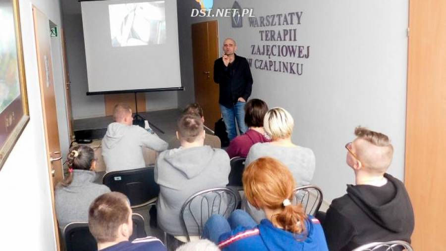 Podróżnik Mariusz Kurc o swojej pasji opowiadał podopiecznym placówki w Bobrowie