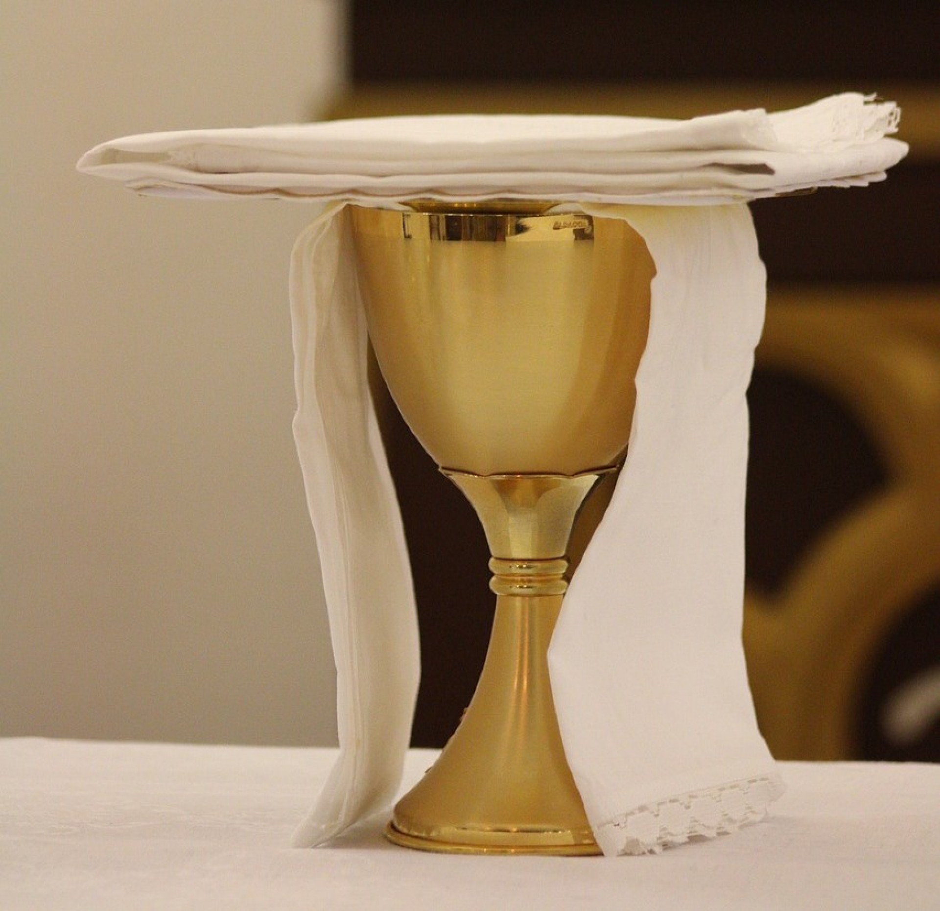 Naczynia i sprzęt liturgiczny - charakterystyka i różnice